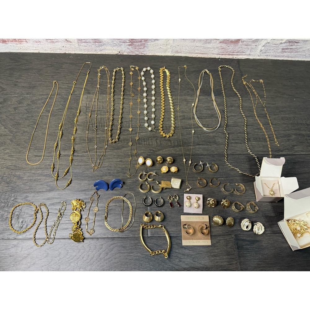 Mixed Estate Jewelry Lot Gold Tone Necklaces Rings Bracelets 40+ Pieces Vintage